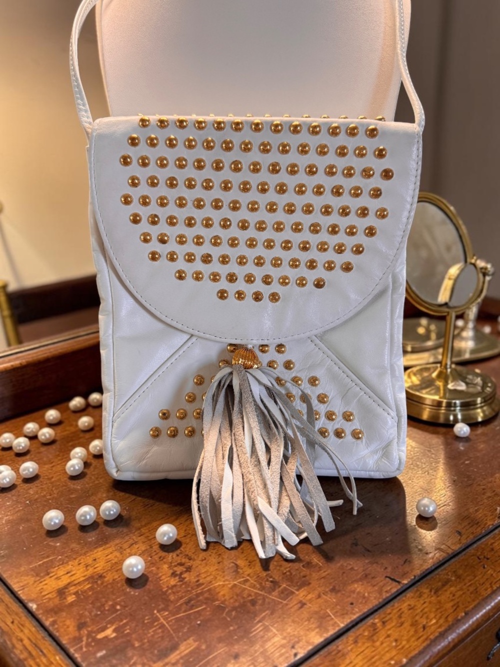 THE ICICNG vintage style white vegan faux leather crossbody bag